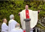2013 Lourdes Pilgrimage - SATURDAY TRI MASS GROTTO (84/140)